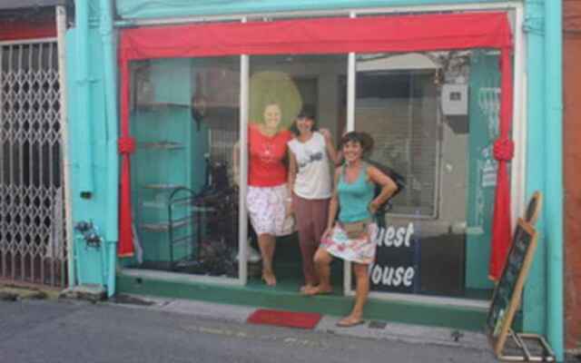 Raymond's Boutique Travelers Home - Hostel