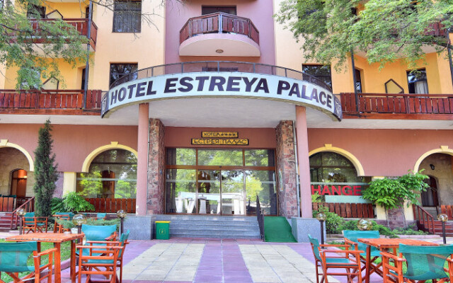 SG Estreya Palace