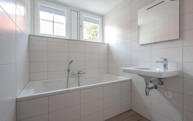 Luxurious Stately Villa With 4 Bathrooms, 1km From the Beach