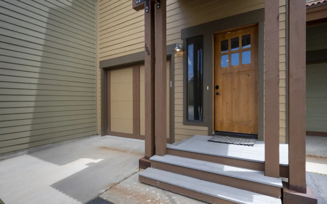 Willows Way 106 3 Bedroom Townhouse by RedAwning