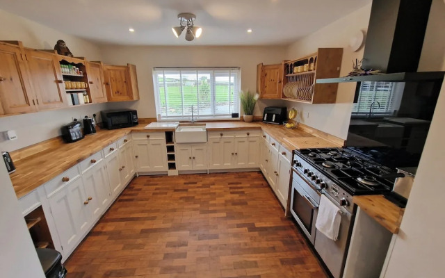 Seaside Escape at Ty Bugail - Holyhead