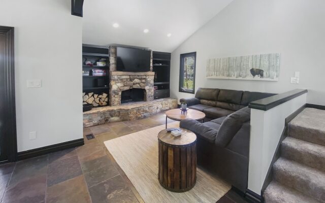 Woodside 207 4 Bedroom Home by RedAwning