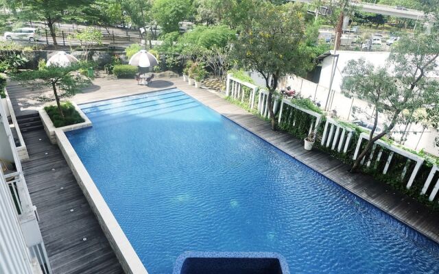 Center of Jakarta Westmark Studio Apartment