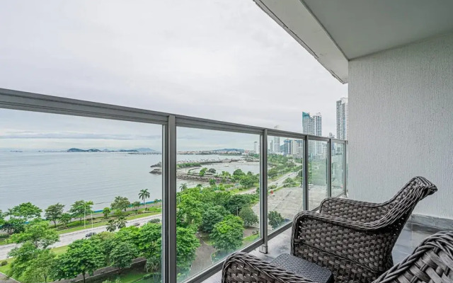 w Majestic 2BR w Perfect Balcony in YOO