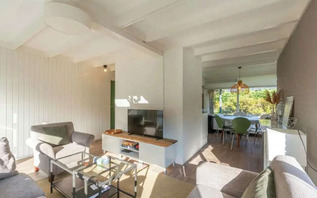 Bungalow in Sint Maartenszee Near Beach