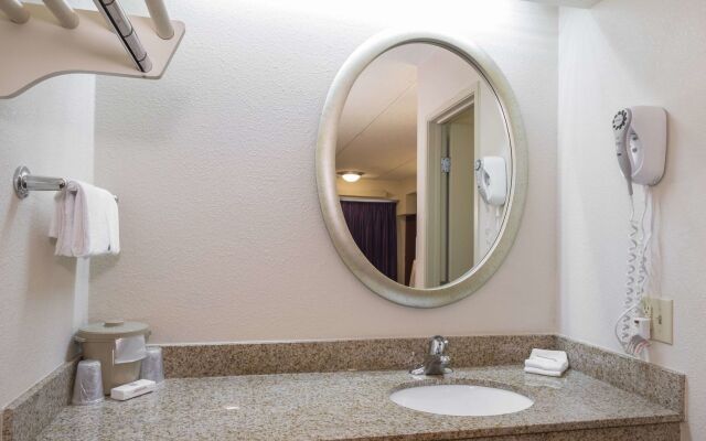 Red Roof Inn Hickory