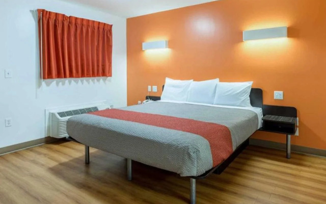 Motel 6 Greenville, SC