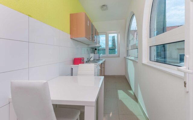 Apartments Road star