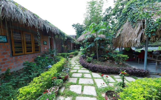 Green Riverside Cosy Home