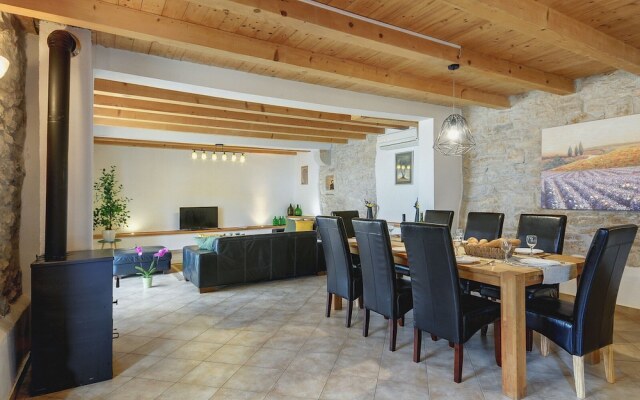 Villa in Batlug With Private Pool