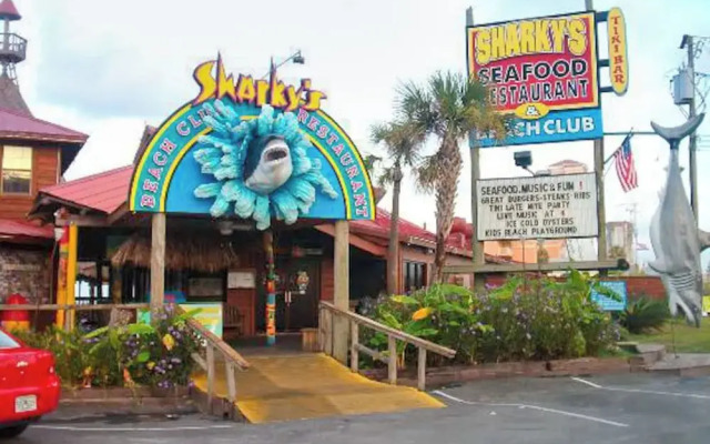 Beachfront Bliss Awaits: 2-bed, 2-bath Condo at Sterling Reef - Sleeps 6!