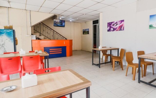 RedDoorz near Nagoya Hill Batam 2