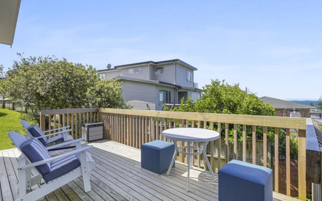 Dazzling Mairangi Bay Retreat Sea Views
