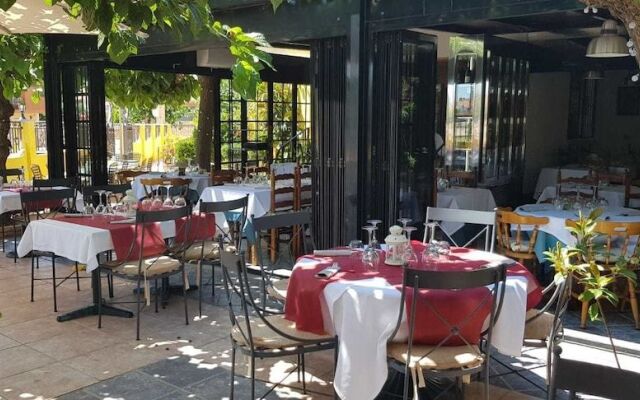 La Nova Tenalla - Adults Only