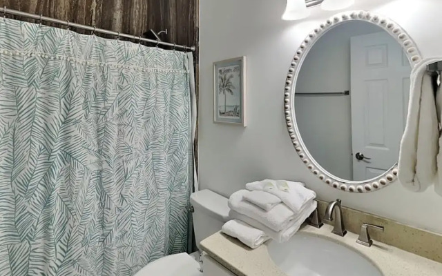 Pavilion Palms #103b