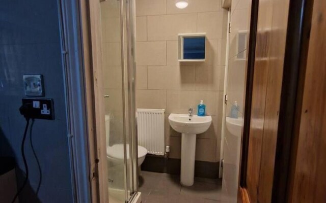 SnoozeDen Wellesley – Near to Slough Station