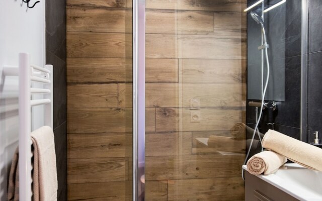 Chic & Cosy Appartement avec Terrasse, Parking Privatif