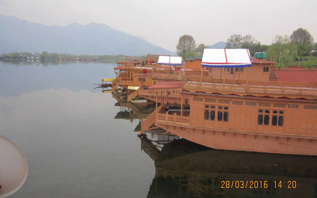 Zaffer Group of Houseboats