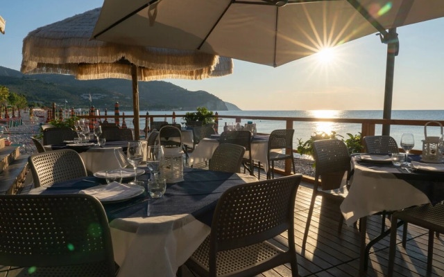 Ferienwohnung "ulivo" mit Pool und Privatstrand -1