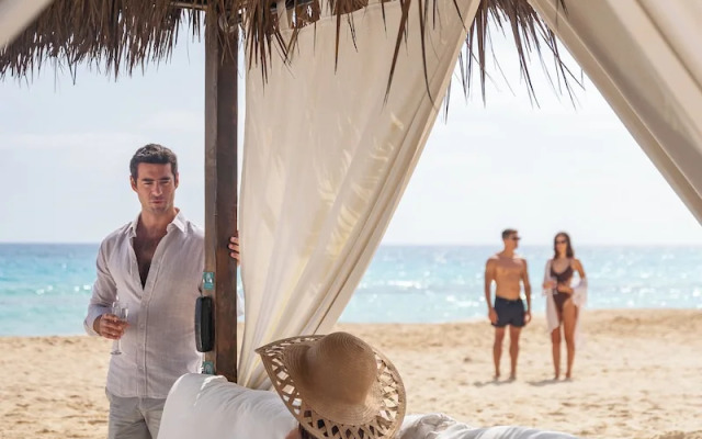 Almazino, Almaza Bay