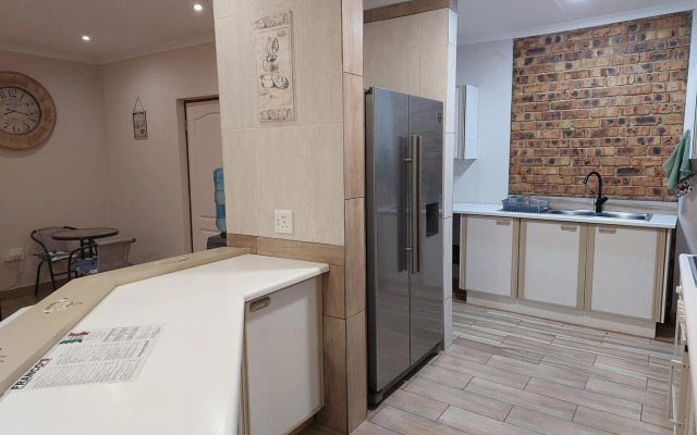 Twins Guest House Astoni