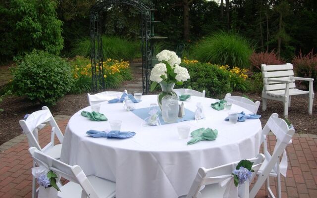 HideAway Country Inn