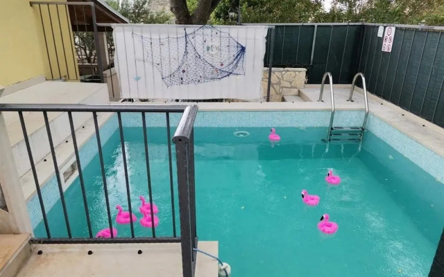 Niksi - With Pool - H