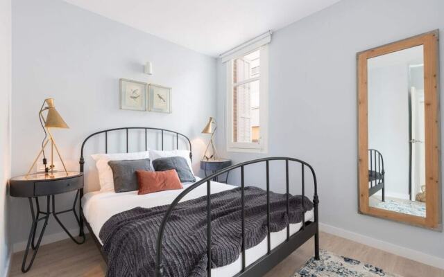 Lovely 2-bed Penthouse in the Lovely Gràcia