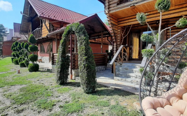 "Обійми гір"Котеджі