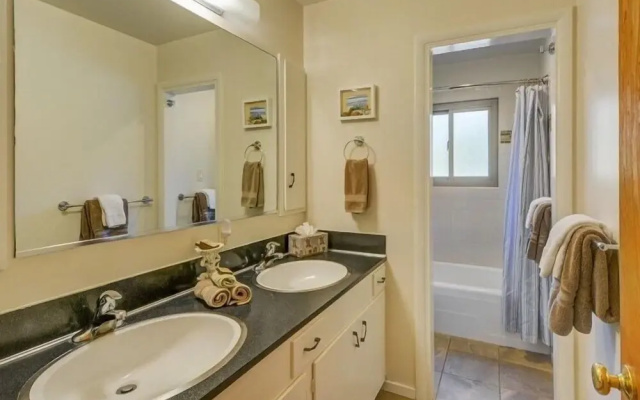 Surf Watch 3 Bedroom Home by RedAwning