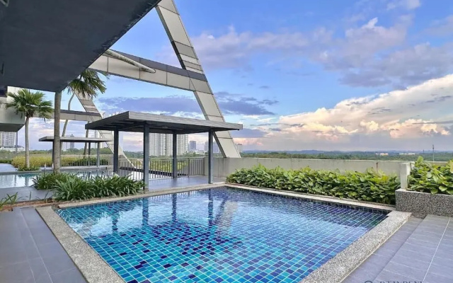 Meridin Medini SOVO by Stayrene – Pool – Iskandar Puteri