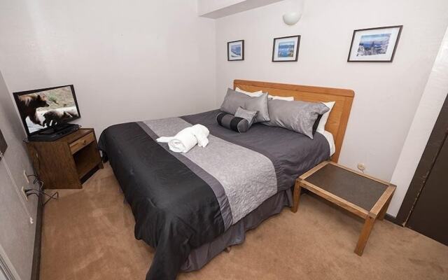 3861 Saddle Road by RedAwning