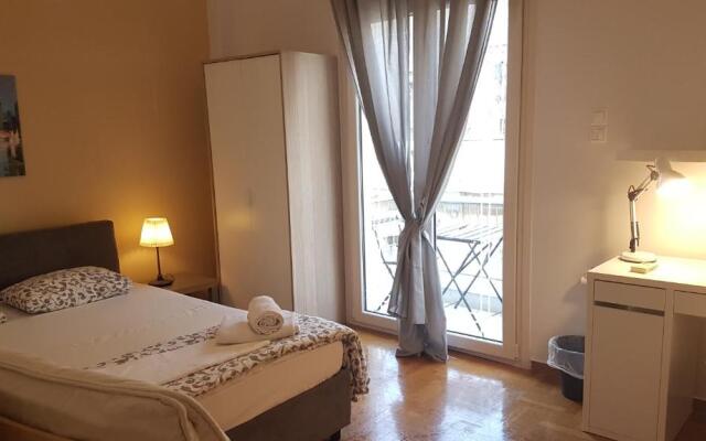 Petrol Apartment- Athens Center, 4 BD, 1 BATH