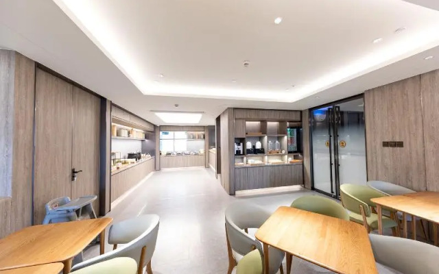 Ji Hotel(Shanghai Dning International Branch)