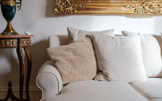 Warm & Welcoming London Escape With Home Touches