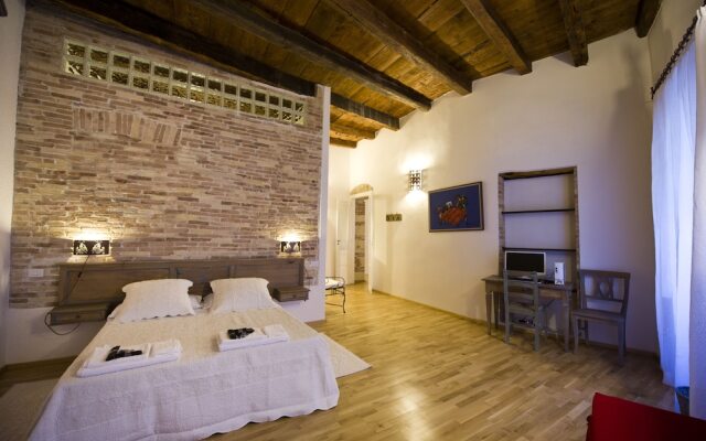 Castelletto Suites