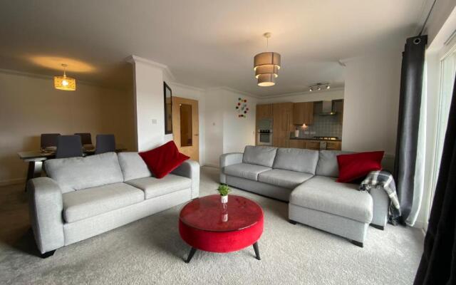 The Duplex Nairn- Spacious 3 Bedroom with sunny balcony