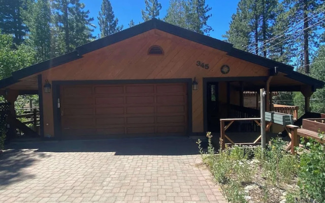 Tahoe Forest Chalet 3BR House w/ Mountain Views