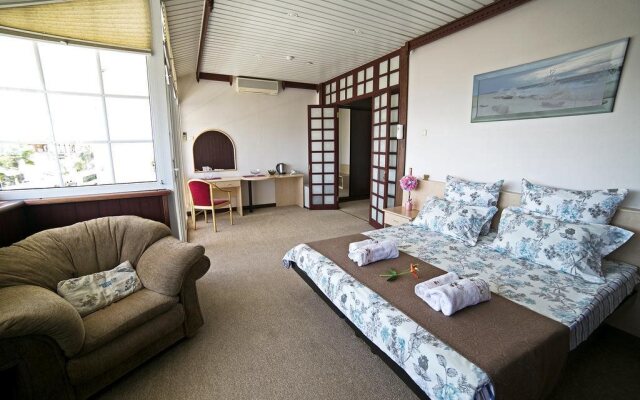 Lighthouse Hotel