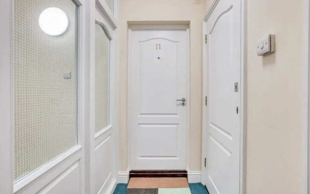 Lovely 2bed 2bath W/balcony in London Bridge, London