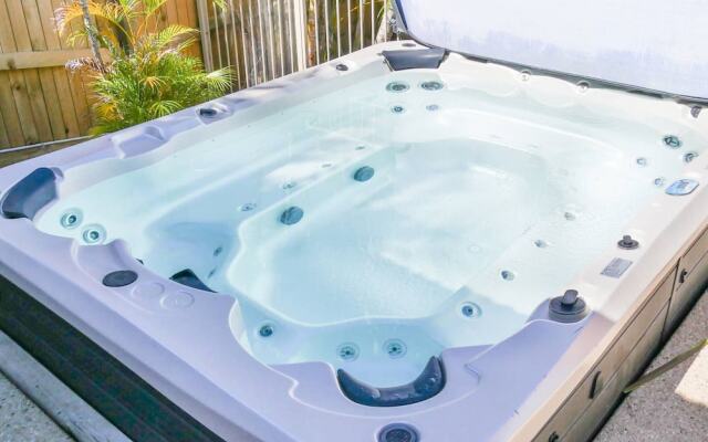 Spa Haven Deluxe 17A