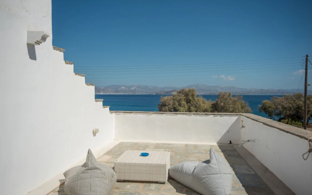 Family Seafront Villa, 1´ From the Beach