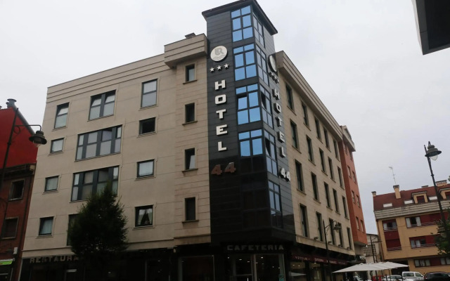 Hotel 44