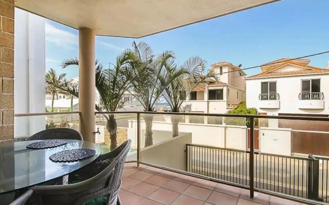 Classy 3 Bedroom Apartment by the Beach