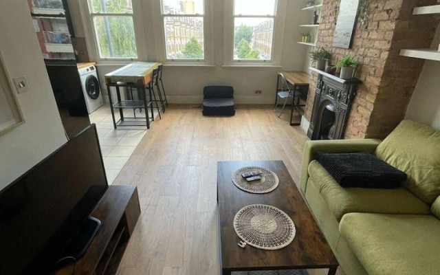 Stylish 1BD Flat With Private Terrace - Kilburn