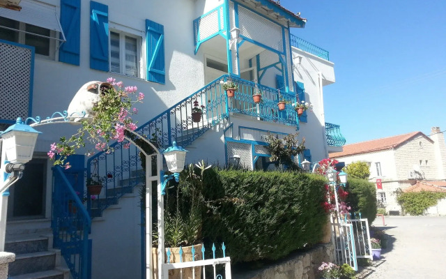 Ela Hotel