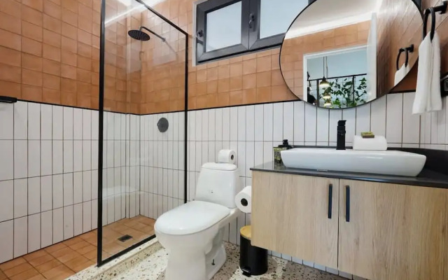 w Comfy Loft in Santa Ana