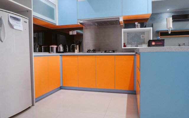 Elegant Hampton's Park Apartment near Pondok Indah Mall