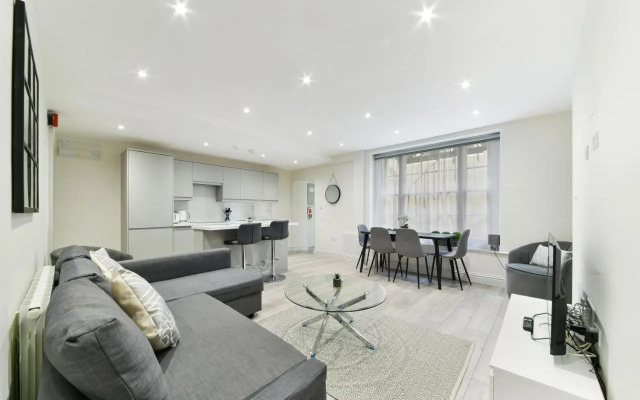 Chic Apartment by Hyde Park
