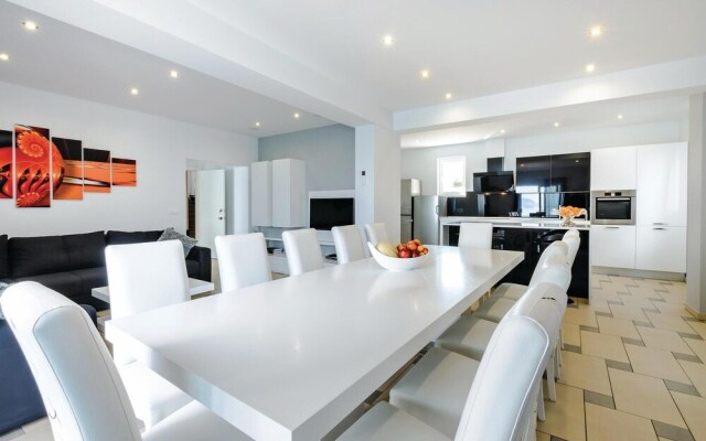 Nice Home in Sreser with Hot Tub, Sauna & WiFi